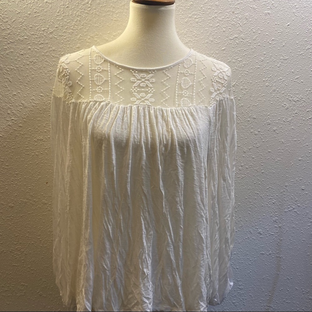 ⭐️ 5/$25  a.n.a feminine top-beautiful lace on top long sleeve